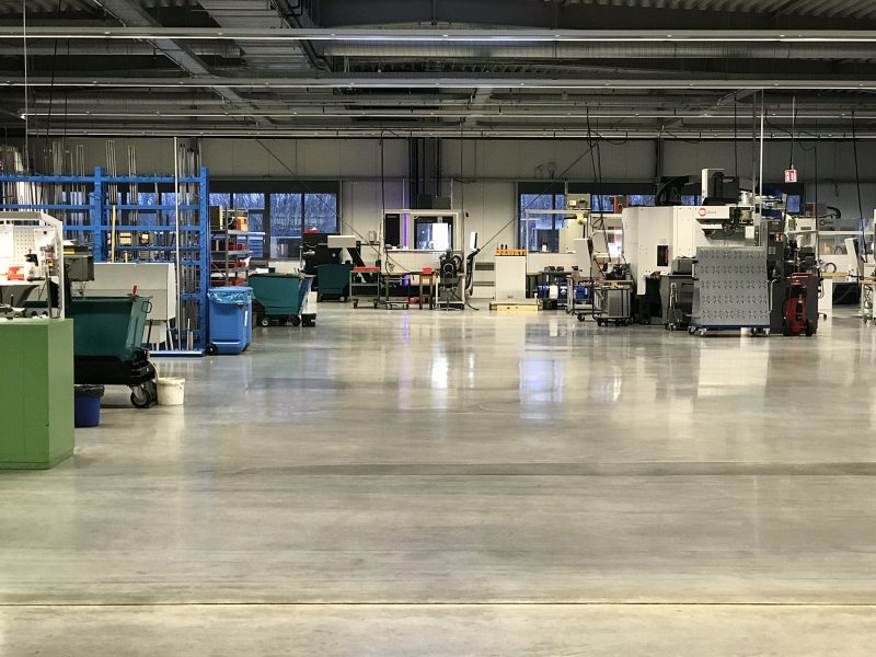 INDUSTRIE –  400 m2 Bürogebäude mit 2000 m2 Produktionshalle